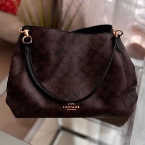 COACH Hallie Shoulder Bag In Signature
Canvas B1